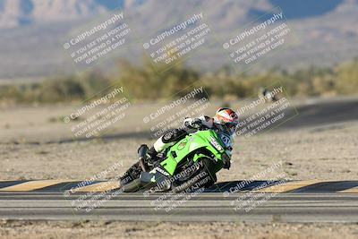 media/Dec-07-2025-CVMA (Sun) [[3e7d2de5dc]]/Race 18-Formula Twins-Formula 40 UL/